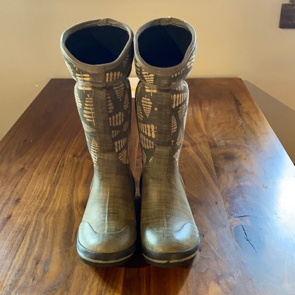 Bogs Shoes - Women Bogs Fern Plimsoll - size 8